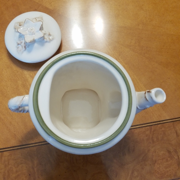 MWW Market Ceramic Floral Relief Teapot - Picture 6 of 8